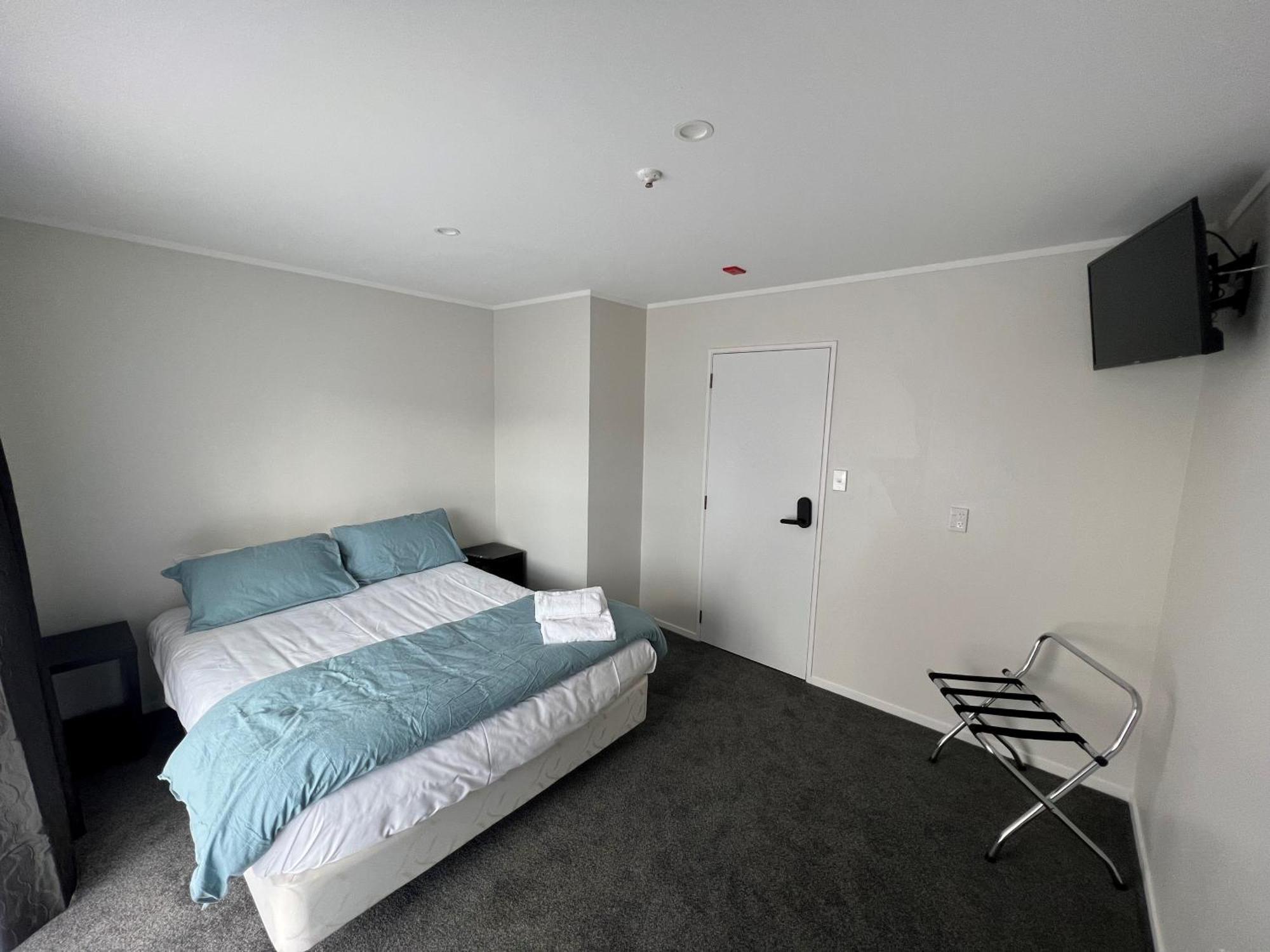 Stag Park Accommodation Таупо Екстериор снимка
